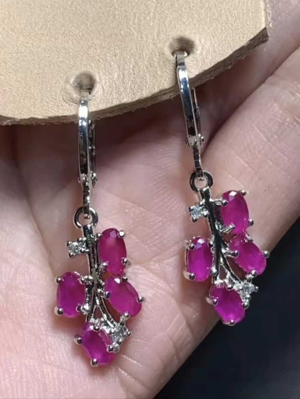 🎉🎉NEW🎉🎉 STUNNING!! SS Oval RUBY Hoop Dangle Earrings